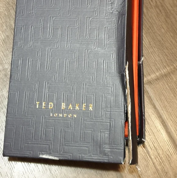 Ted Baker Green Watch with Swarovski Crystals - Picture 9 of 10